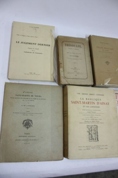 ART RELIGIEUX. 10 volumes : 
Les églises...