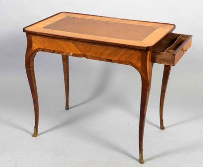 Flying table 
In wood and veneer, opening...
