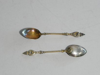 Douze cuillères à moka en argent 
Poinçon...