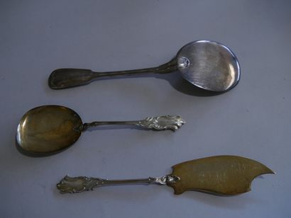 Tea strainer, salad servers, 2 sprinkling...