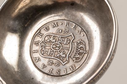 Tastevin à corps uni, l'anse en enroulement,,...