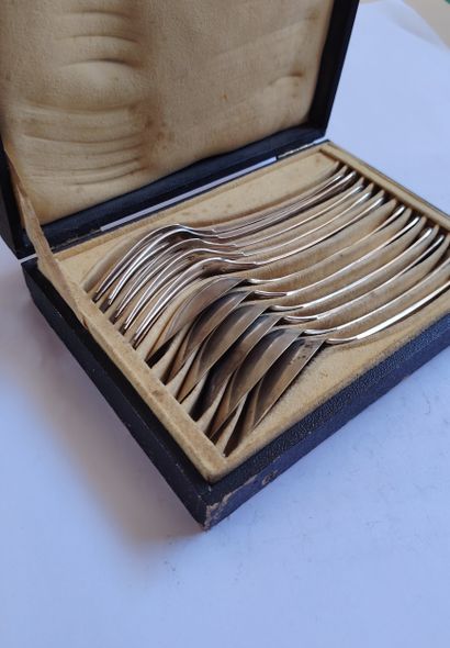 Five place settings and a spoon in 950°/°°...