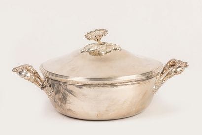 Silver vegetable dish with handles, daisy-shaped...