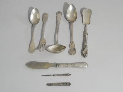 Household set including :

- a 19th century...