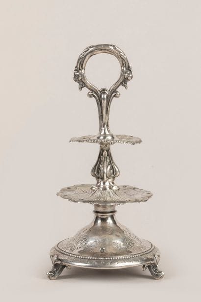 Tripod silver spade-holder 950°/°° with two...