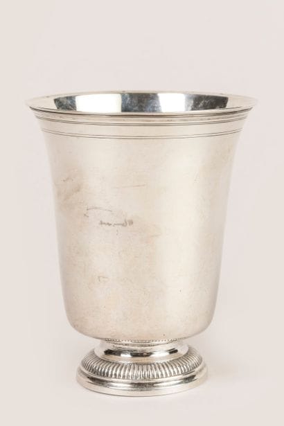 Timbale tulipe en argent XVIIIe siècle,
MO...
