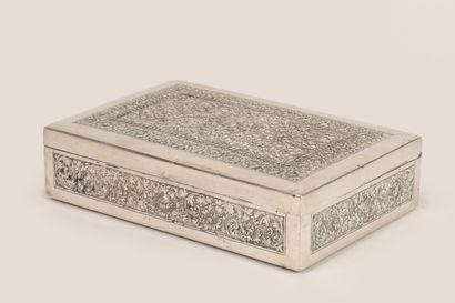 Boîte à lettres en argent repoussé du d'Asie...