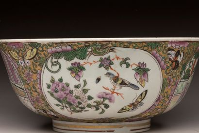 Canton 19th century - 
Bowl or cup on heel,...