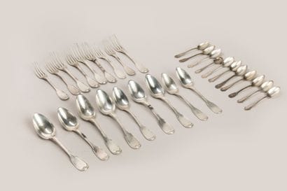 5 couverts possiblement en argent filets...