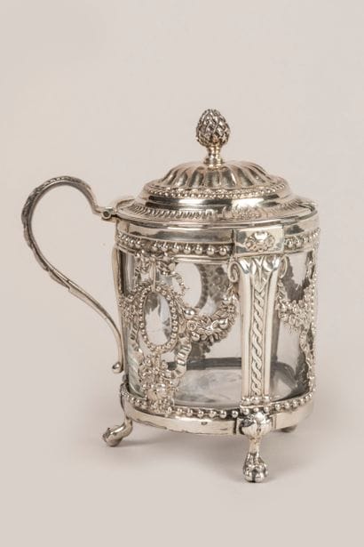 Tripod mustard pot in silver 916°/°° with...