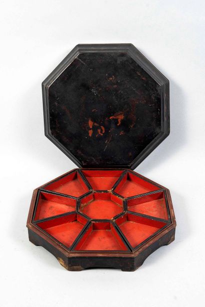 CHINA - Circa 1900
Black and red lacquer...