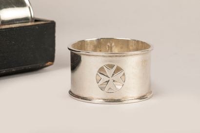 Six silver napkin rings decorated with the...