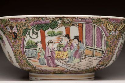 Canton 19th century - 
Bowl or cup on heel,...