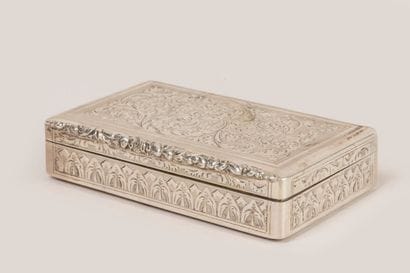 Small rectangular covered silver box, finely...