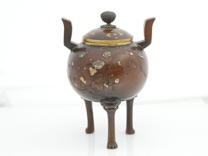 JAPAN - MEIJI period (1868 - 1912)
Tripod...
