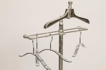 Chromed metal nightstand.
height: 144 cm

A...