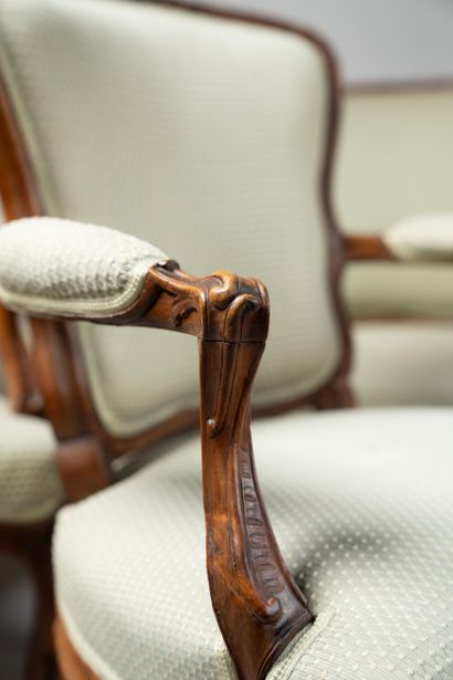 Suite of six cabriolet-back armchairs in...