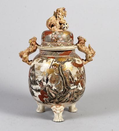 JAPAN, late 19th century
Satzuma porcelain...