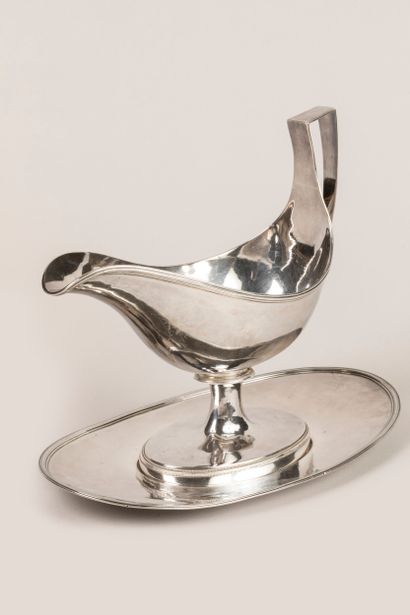 Sauce boat and screwed frame in 950°/°° silver,...