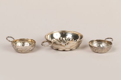 Set includes : 

- 950°/°° silver wine taster,...