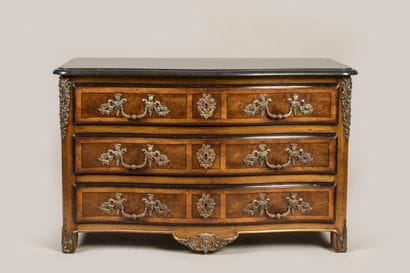MISSONNIER - Regency-style chest of drawers...