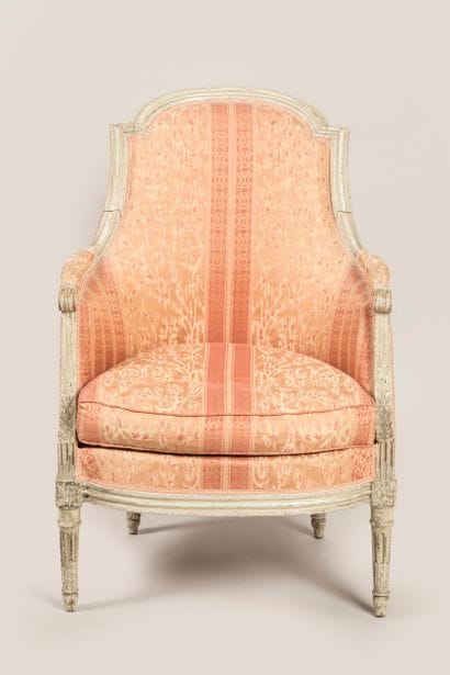 Bergère with cabriolet back in molded wood...