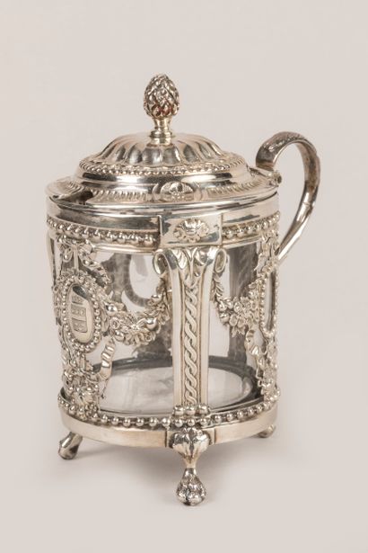 Tripod mustard pot in silver 916°/°° with...