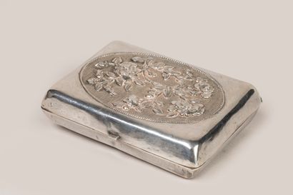 Boîte en argent repoussé d'Asie du Sud-Est...