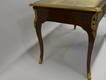 Flat desk in amaranth veneer, opening with...
