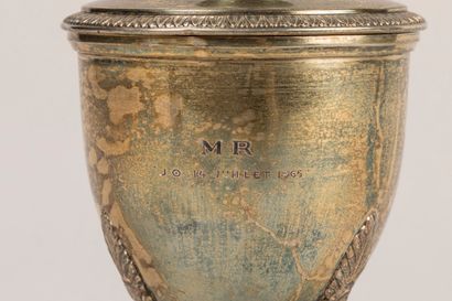Covered cup in plain vermeil, quadripod model...
