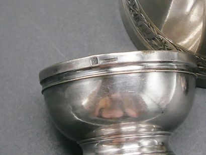 Lot en métal argenté divers (timbale, coquetier,...
