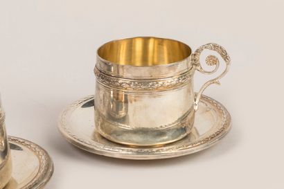 Suite of 3 flat-bottomed silver cups and...