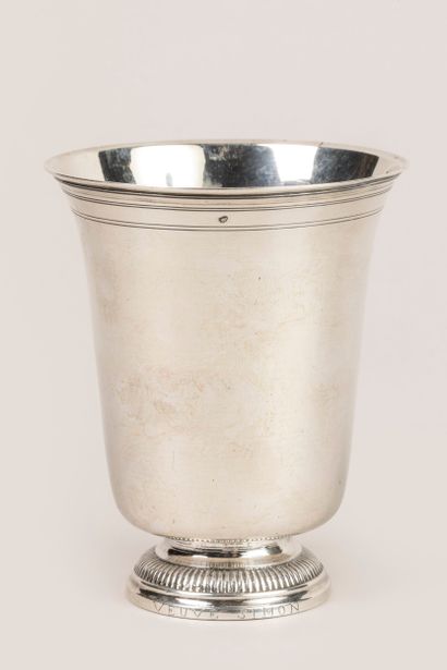 Timbale tulipe en argent XVIIIe siècle,
MO...