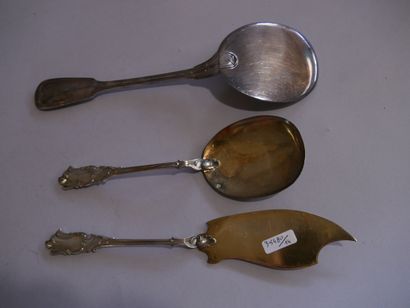 Tea strainer, salad servers, 2 sprinkling...