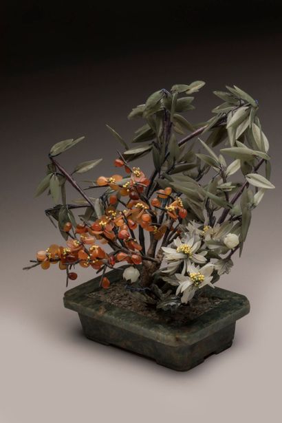 CHINA, 20th century - Bouquet of green, orange...