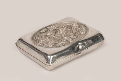 Boîte en argent repoussé d'Asie du Sud-Est...