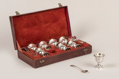 Eight egg cups and their spoons in 950°/°°...