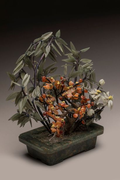 CHINA, 20th century - Bouquet of green, orange...