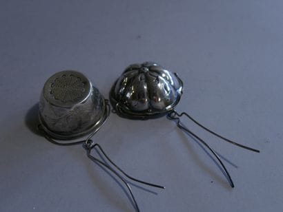 Two silver tea glasses
Weight: 46.7 g
(5...