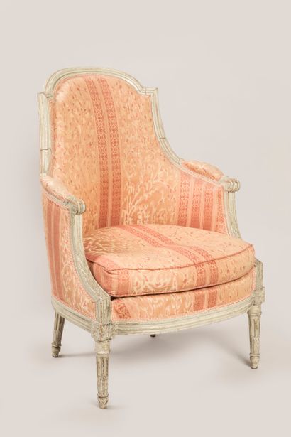 Bergère with cabriolet back in molded wood...