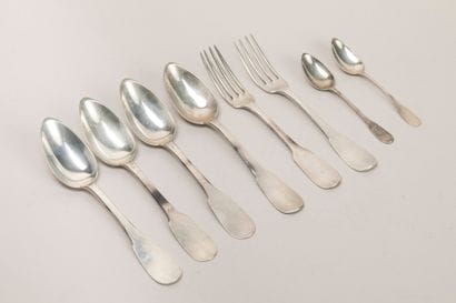- 2 couverts en argent uniplat, poinçon Minerve...