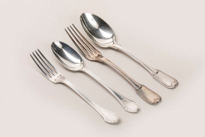 Ensemble en argent 950°/°° 

Comprenant :...