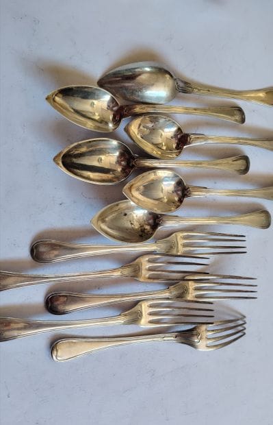 Five place settings and a spoon in 950°/°°...