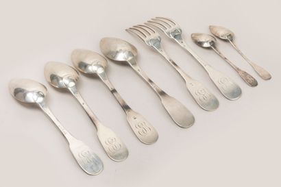 - 2 couverts en argent uniplat, poinçon Minerve...