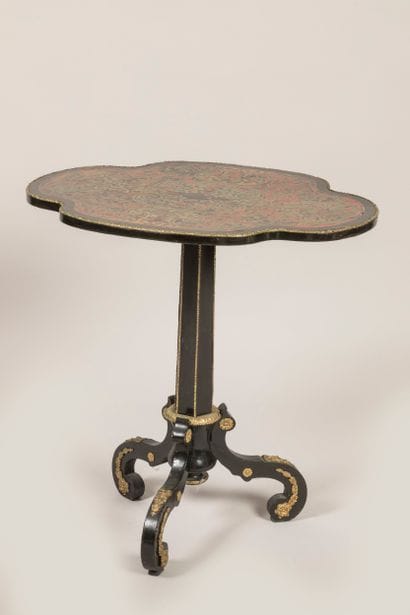 Tripod pedestal table with tilting top. Napoleon...