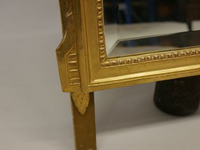 Louis XVI style pediment mirror

In molded,...