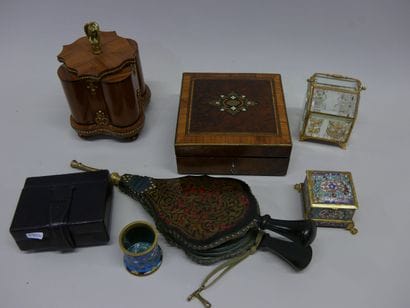 Small composite lot (Boulle inlaid bellows,...