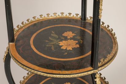 Tripod sellette with 3 trays, the 1st of...