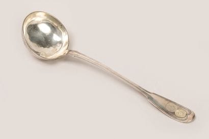 Louche en argent, modèle filet contour, gravée...