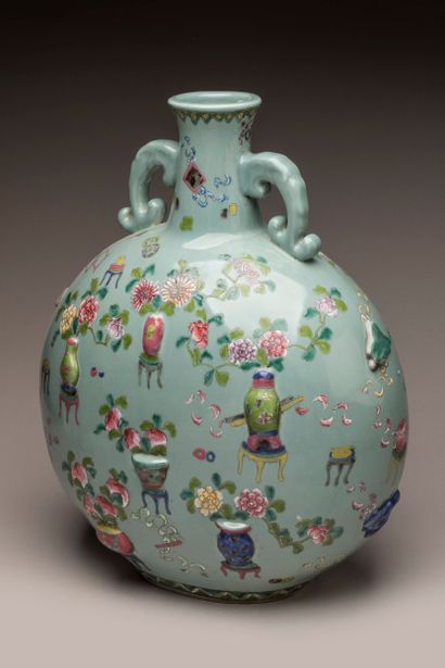 CHINA, early 20th century 
Polychrome earthenware...